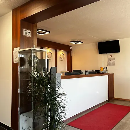 Hausen Frankfurt 4*